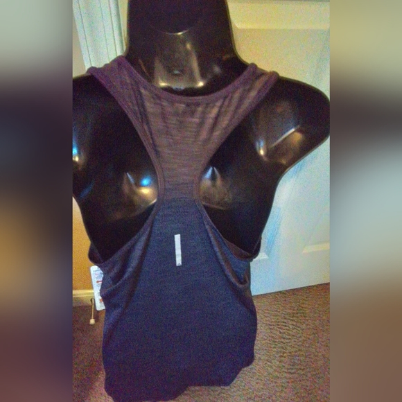 Reebok Runner Tank top NWT - Picture 4 of 6